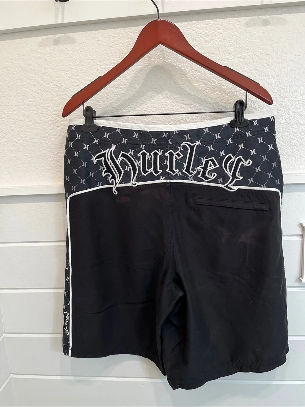 Hurley men swim